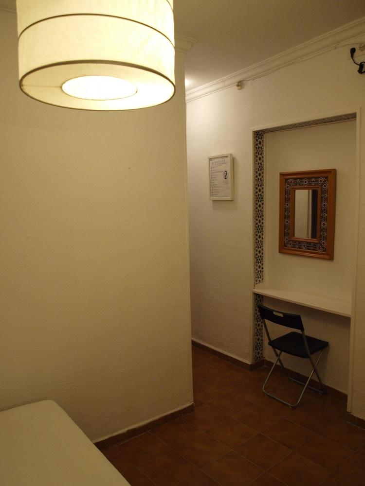 Hostal Arias Sevilla Buitenkant foto