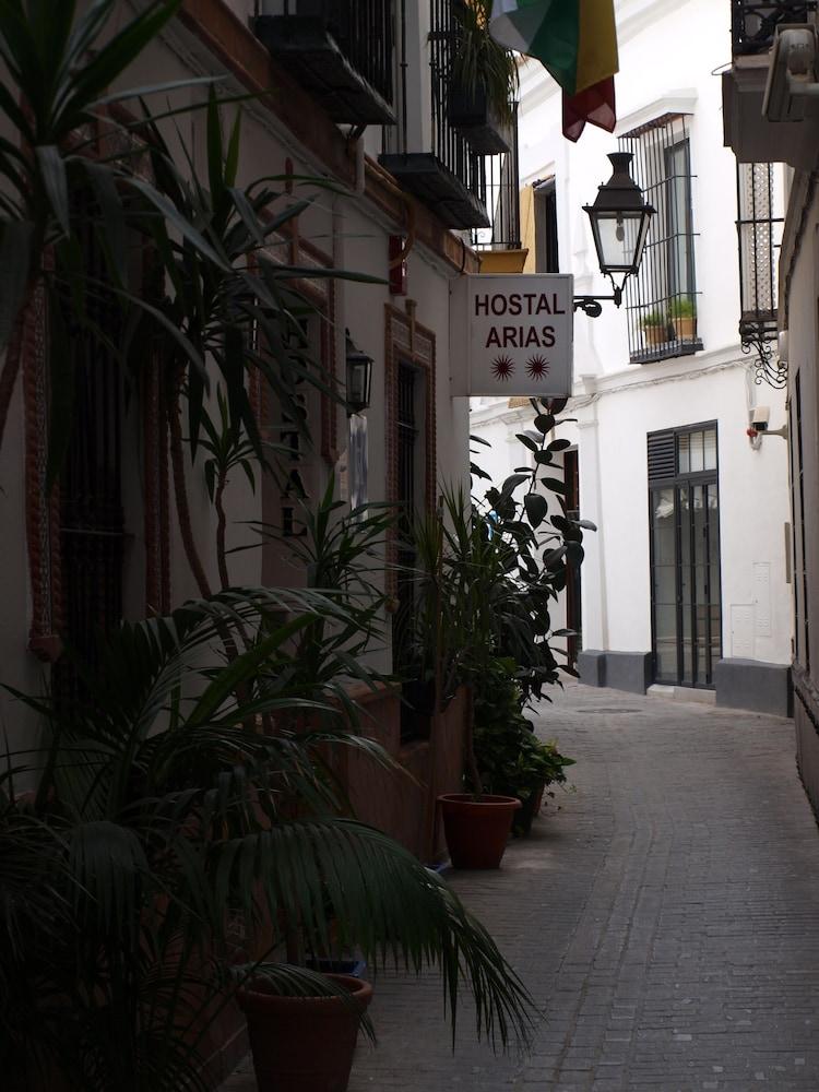 Hostal Arias Sevilla Buitenkant foto