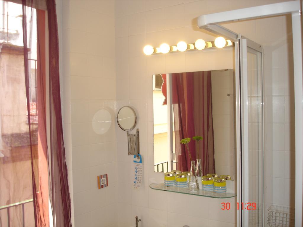 Hostal Arias Sevilla Buitenkant foto