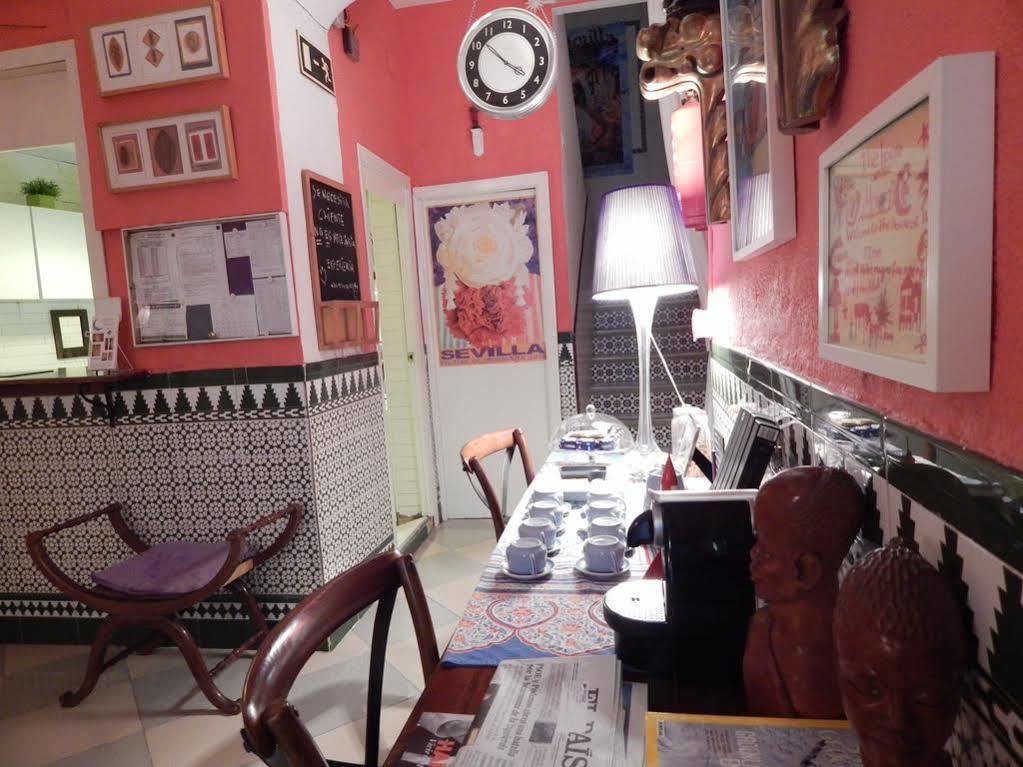 Hostal Arias Sevilla Buitenkant foto