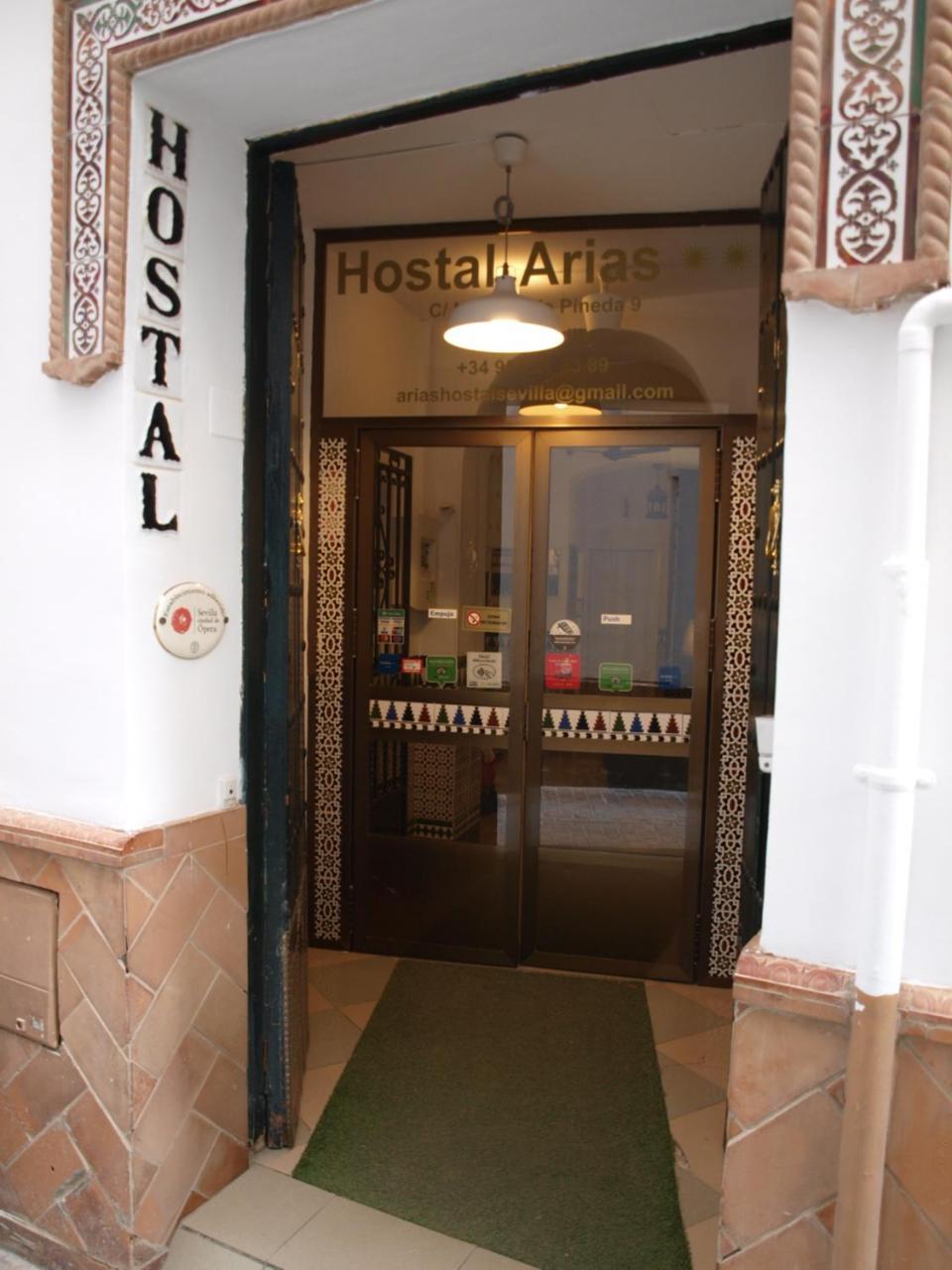 Hostal Arias Sevilla Buitenkant foto